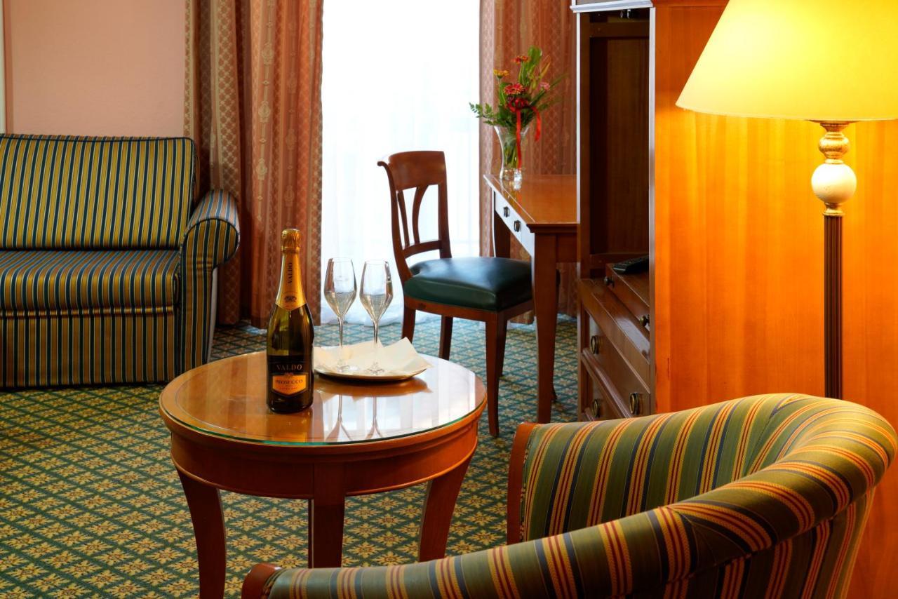 Hotel Villa Lauretta Karlovy Vary Exterior photo