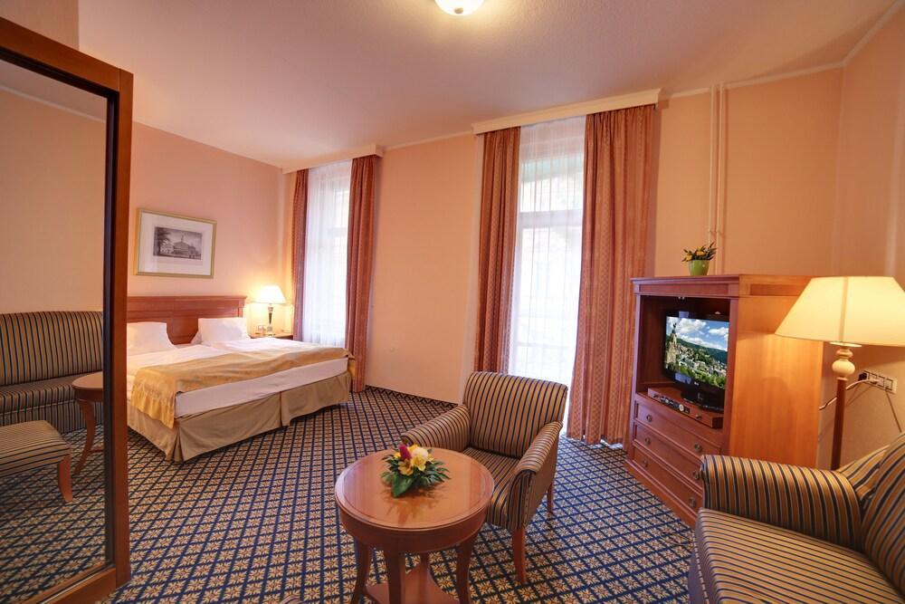 Hotel Villa Lauretta Karlovy Vary Exterior photo