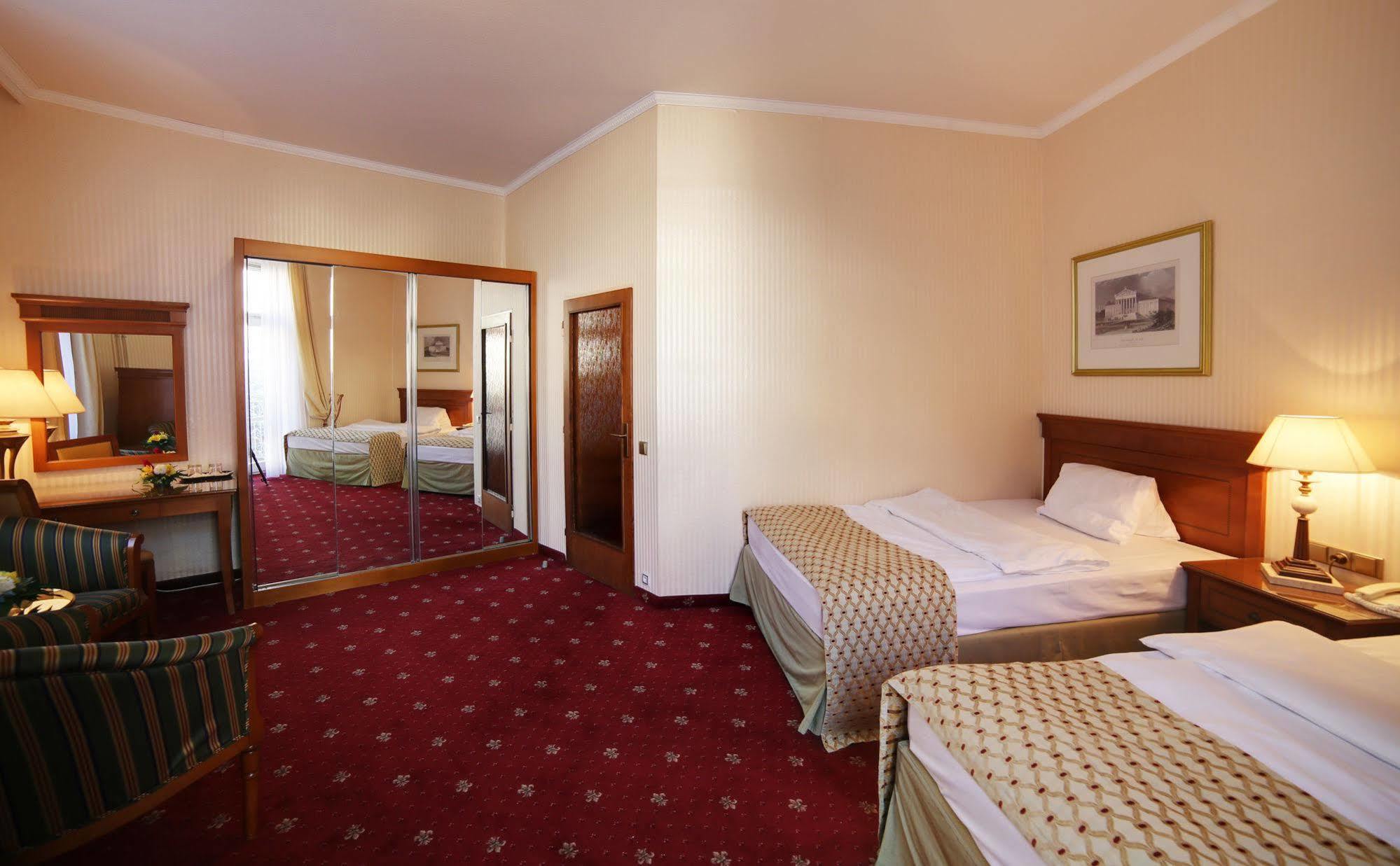Hotel Villa Lauretta Karlovy Vary Exterior photo